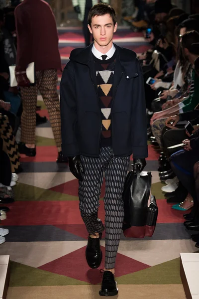Look 48